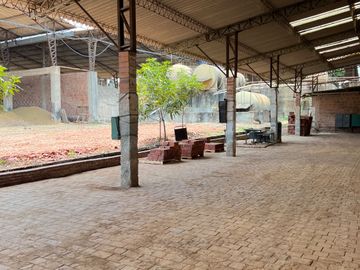 VENTA TERRENOS 83.502 m2,  GALPONES 20.541 m2, OFICINAS , BODEGAS, áreas de parqueo etc Vía Guayaquil-Daule km 29 Sector Petrillo. PRECIO: $ 24.000.000