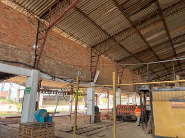 VENTA TERRENOS 83.502 m2,  GALPONES 20.541 m2, OFICINAS , BODEGAS, áreas de parqueo etc Vía Guayaquil-Daule km 29 Sector Petrillo. PRECIO: $ 24.000.000