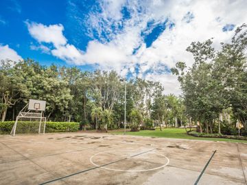 Casa con jardín y alberca privada, Huayacan, Cancun.