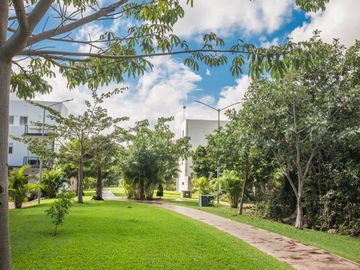 Casa con jardín y alberca privada, Huayacan, Cancun.