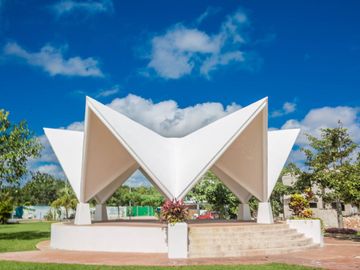 Casa con jardín y alberca privada, Huayacan, Cancun.