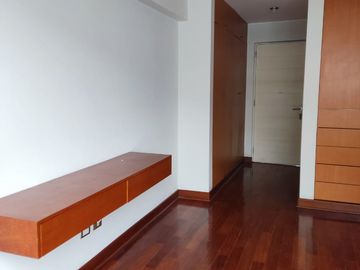 Alquilo lindo y luminoso departamento cerca a la Huaca Pucllana en Miraflores!