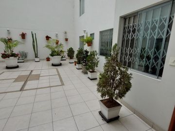 Venta de lindo departamento en primer piso en Los Melones, Surco!