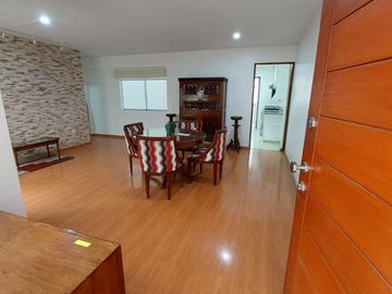 Venta de lindo departamento en primer piso en Los Melones, Surco!
