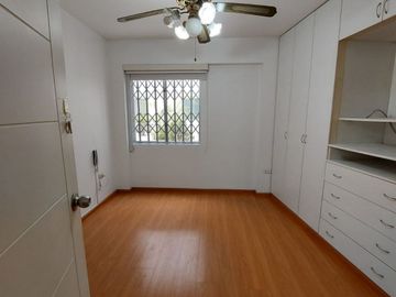 Venta de lindo departamento en primer piso en Los Melones, Surco!