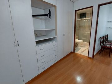 Venta de lindo departamento en primer piso en Los Melones, Surco!