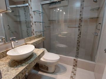 Venta de lindo departamento en primer piso en Los Melones, Surco!