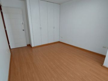 Venta de lindo departamento en primer piso en Los Melones, Surco!