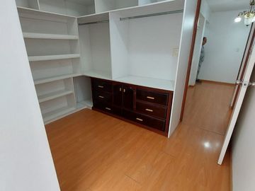 Venta de lindo departamento en primer piso en Los Melones, Surco!