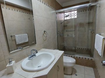 Venta de lindo departamento en primer piso en Los Melones, Surco!