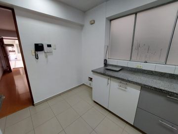 Venta de lindo departamento en primer piso en Los Melones, Surco!
