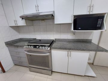 Venta de lindo departamento en primer piso en Los Melones, Surco!
