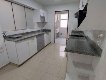Venta de lindo departamento en primer piso en Los Melones, Surco!