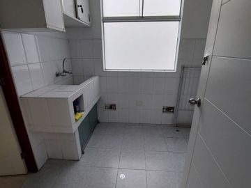Venta de lindo departamento en primer piso en Los Melones, Surco!