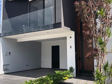 Casa NUEVA en VENTA, Parque FORESTA, en LOMAS de ANGELOPOLIS