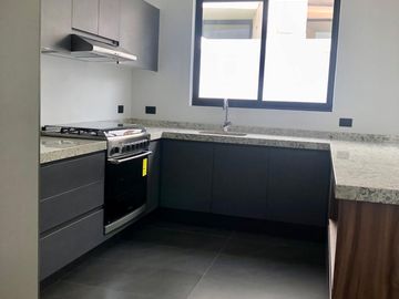 Casa NUEVA en VENTA, Parque FORESTA, en LOMAS de ANGELOPOLIS