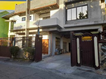 HOUSE AND LOT FOR SALE AT IMUS CAVITE NEAR ROBINSON