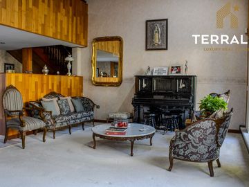 Casa en Venta en Club Campestre de Queretaro en La Isla frente al campo de golf