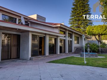 Casa en Venta en Club Campestre de Queretaro en La Isla frente al campo de golf