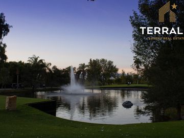 Casa en Venta en Club Campestre de Queretaro en La Isla frente al campo de golf