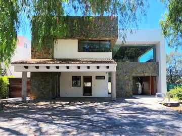 CASA GREGORIO BALVANERA