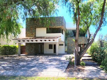CASA GREGORIO BALVANERA