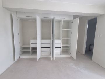 EXCELENTE FLAT MINIMALISTA CON TERRAZA SOCIAL Y LINDOS ACABADOS EN CERRO COLORADO. NO PAGA ALCABALA