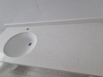 EXCELENTE FLAT MINIMALISTA CON TERRAZA SOCIAL Y LINDOS ACABADOS EN CERRO COLORADO. NO PAGA ALCABALA