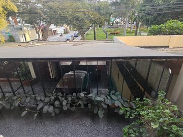 VENDO CASA URB. LAS MAGNOLIAS SURCO FRENTE A PARQUE
