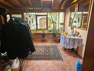 VENDO CASA URB. LAS MAGNOLIAS SURCO FRENTE A PARQUE