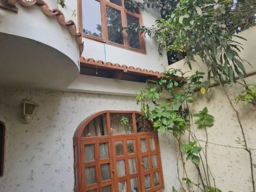 VENDO CASA URB. LAS MAGNOLIAS SURCO FRENTE A PARQUE