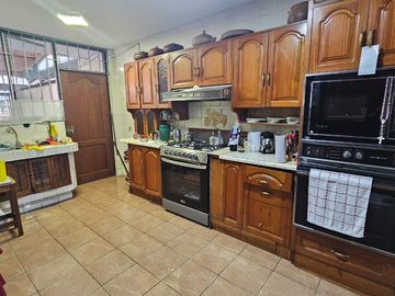VENDO CASA URB. LAS MAGNOLIAS SURCO FRENTE A PARQUE
