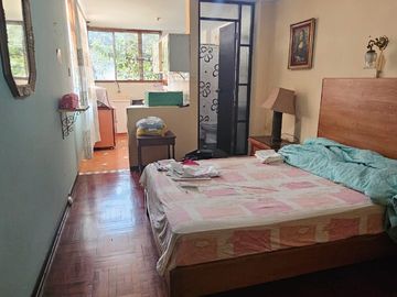 VENDO CASA URB. LAS MAGNOLIAS SURCO FRENTE A PARQUE
