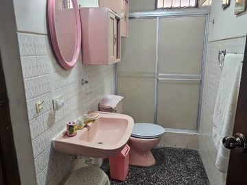 VENDO CASA URB. LAS MAGNOLIAS SURCO FRENTE A PARQUE