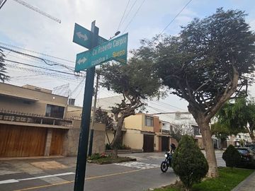 VENDO CASA URB. LAS MAGNOLIAS SURCO FRENTE A PARQUE