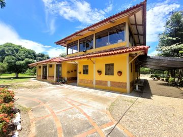 CASA CAMPESTRE EN CONDOMINIO EXCLUSIVO