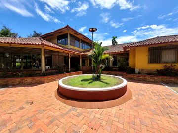 CASA CAMPESTRE EN CONDOMINIO EXCLUSIVO