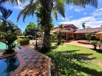 CASA CAMPESTRE EN CONDOMINIO EXCLUSIVO