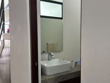 VENTA DE CASA EN FRACCIONAMIENTO CON ALTA PLUSVALIA EN BARRANCA DEL REFUGIO
