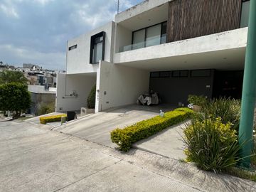 VENTA DE CASA EN FRACCIONAMIENTO CON ALTA PLUSVALIA EN BARRANCA DEL REFUGIO