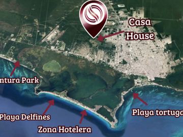 Casa con alberca privada, doble altura, pisos de mármol, en venta en Residencial Rio, Cancun