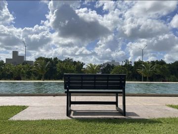 Casa con alberca privada, doble altura, pisos de mármol, en venta en Residencial Rio, Cancun