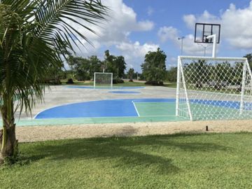 Casa con alberca privada, doble altura, pisos de mármol, en venta en Residencial Rio, Cancun