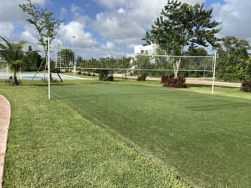 Casa con alberca privada, doble altura, pisos de mármol, en venta en Residencial Rio, Cancun