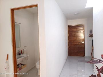 Casa de tres recámaras en una planta en venta en Apaseo el Grande colindando con Querétaro, Guanajuato