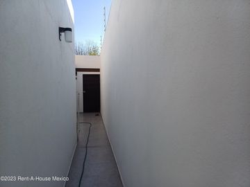 Casa de tres recámaras en una planta en venta en Apaseo el Grande colindando con Querétaro, Guanajuato