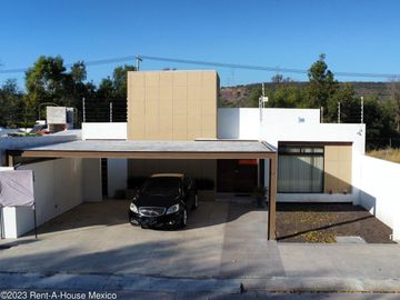 Casa de tres recámaras en una planta en venta en Apaseo el Grande colindando con Querétaro, Guanajuato
