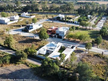 Casa de tres recámaras en una planta en venta en Apaseo el Grande colindando con Querétaro, Guanajuato