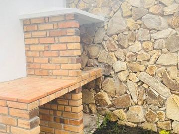 Amplia y lujosa villa por estrenar en exclusiva urbanización privada en Challuabamba