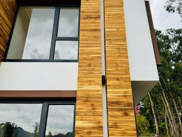 Amplia y lujosa villa por estrenar en exclusiva urbanización privada en Challuabamba